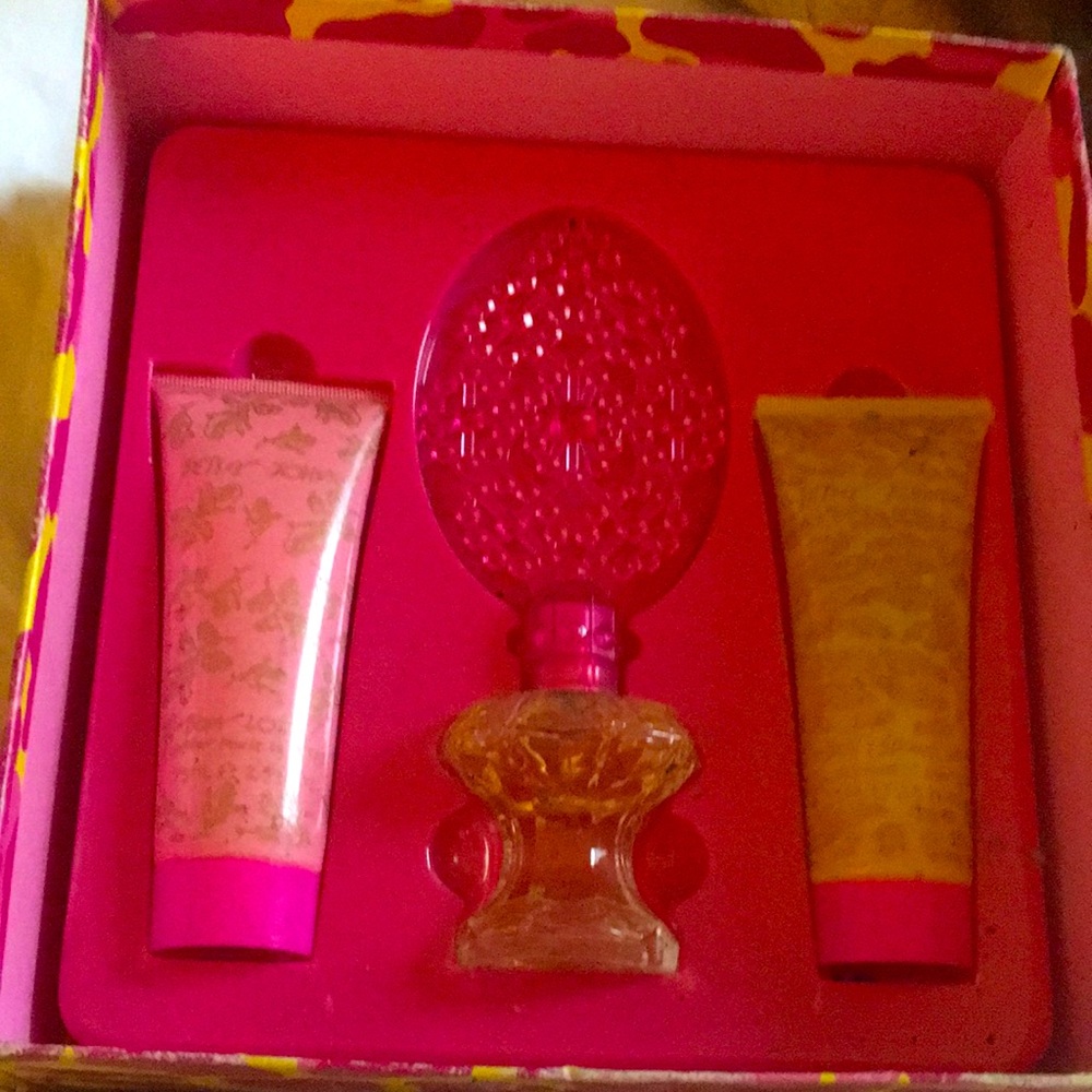 Betsey Johnson Fragrance gift set
